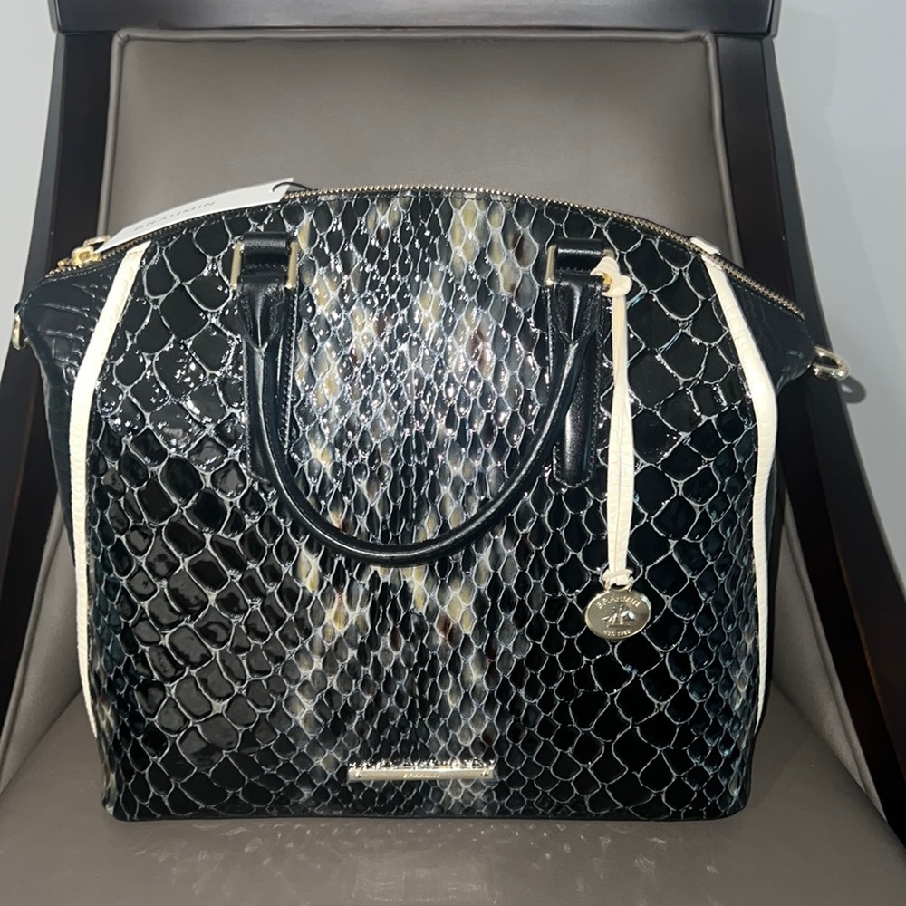 Large Brahmin duxbury satche